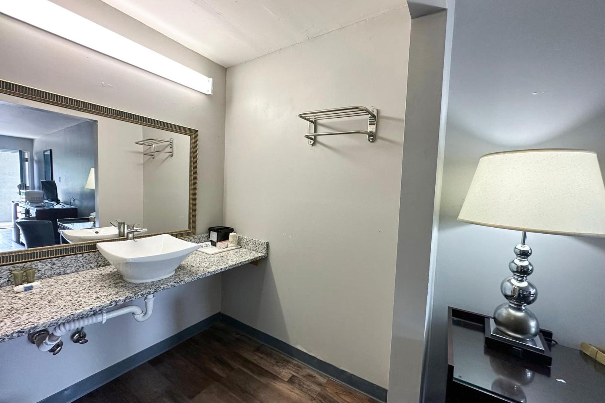 Executive Inn Ridgeway I-77 Экстерьер фото