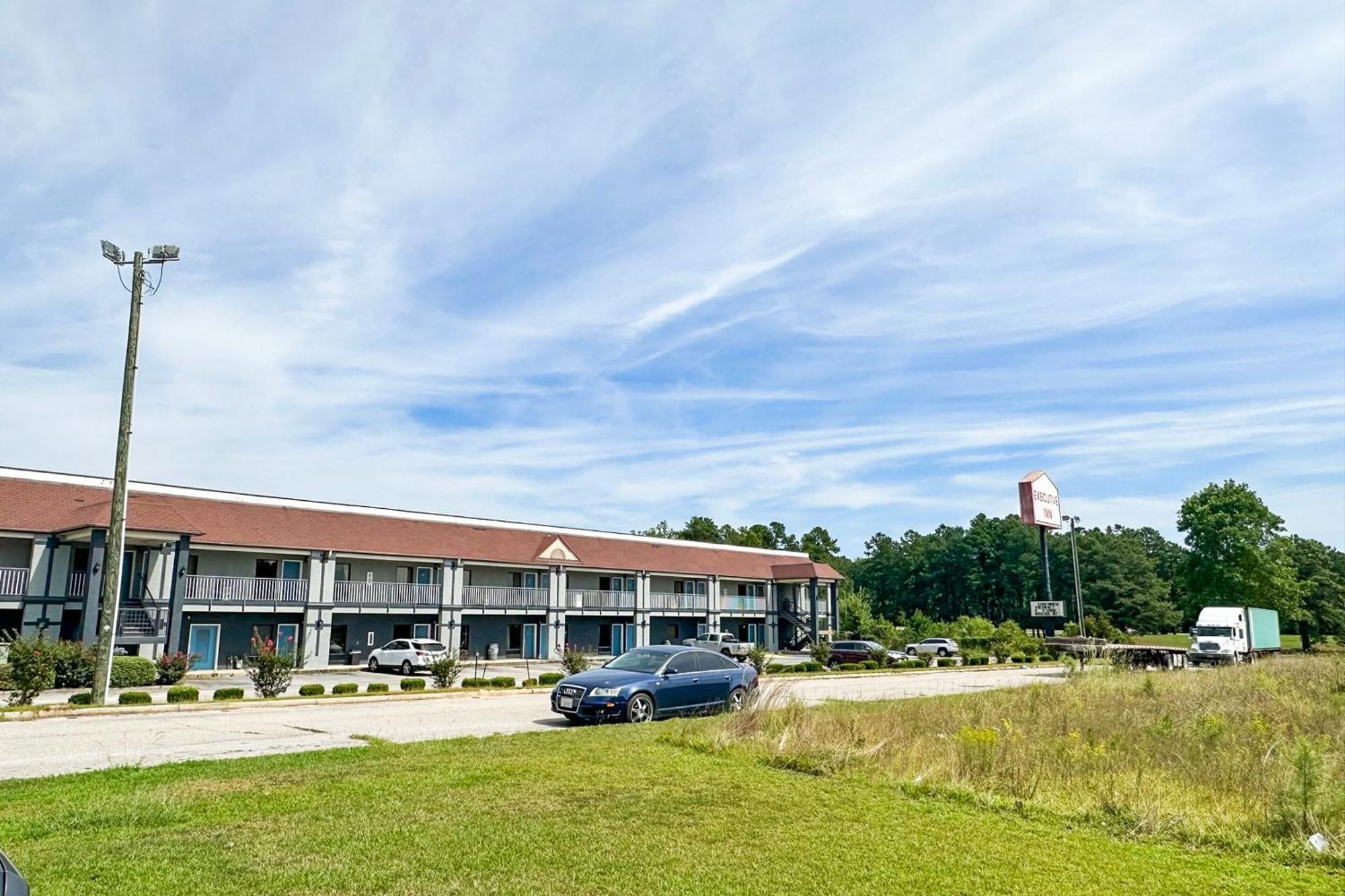 Executive Inn Ridgeway I-77 Экстерьер фото