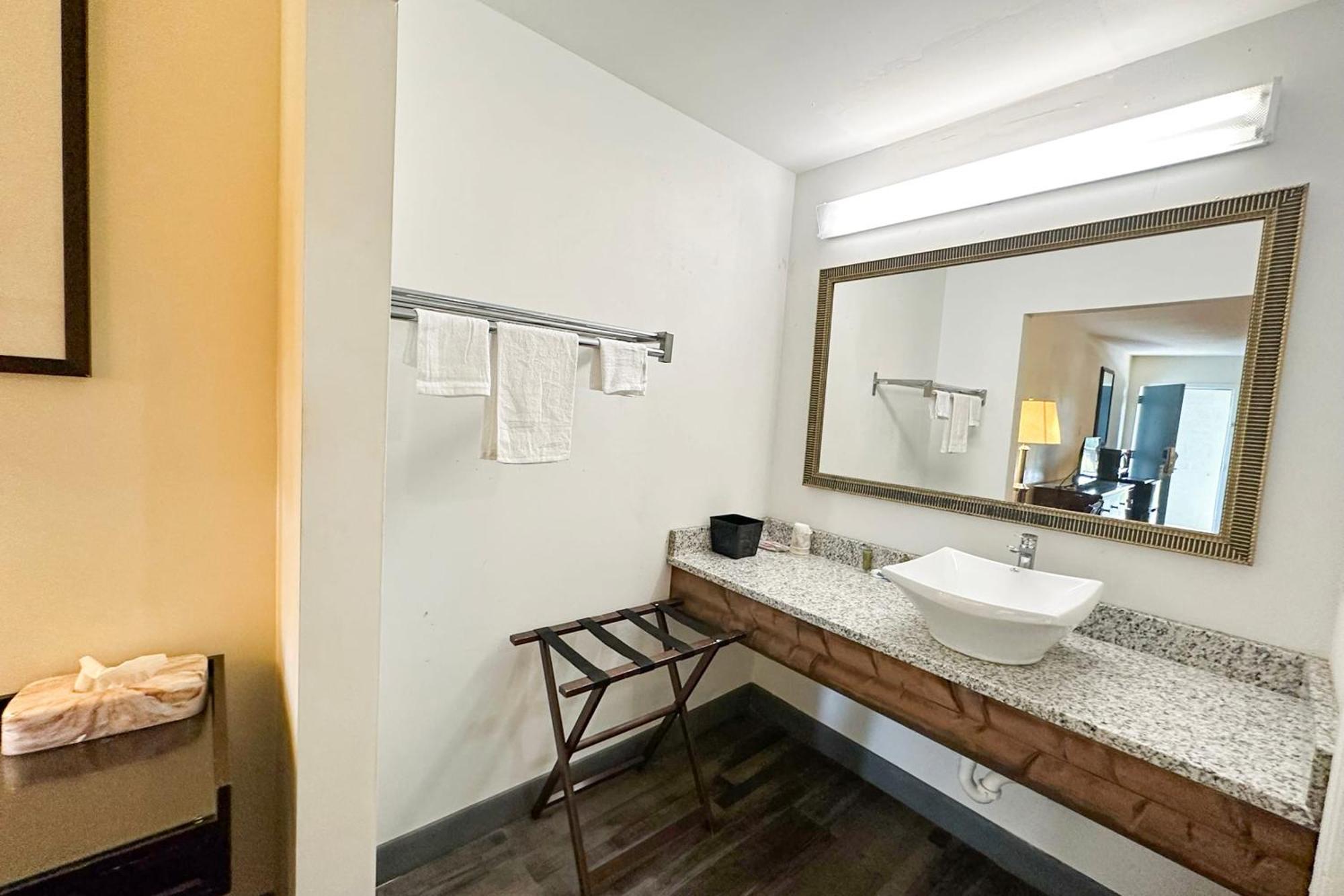 Executive Inn Ridgeway I-77 Экстерьер фото