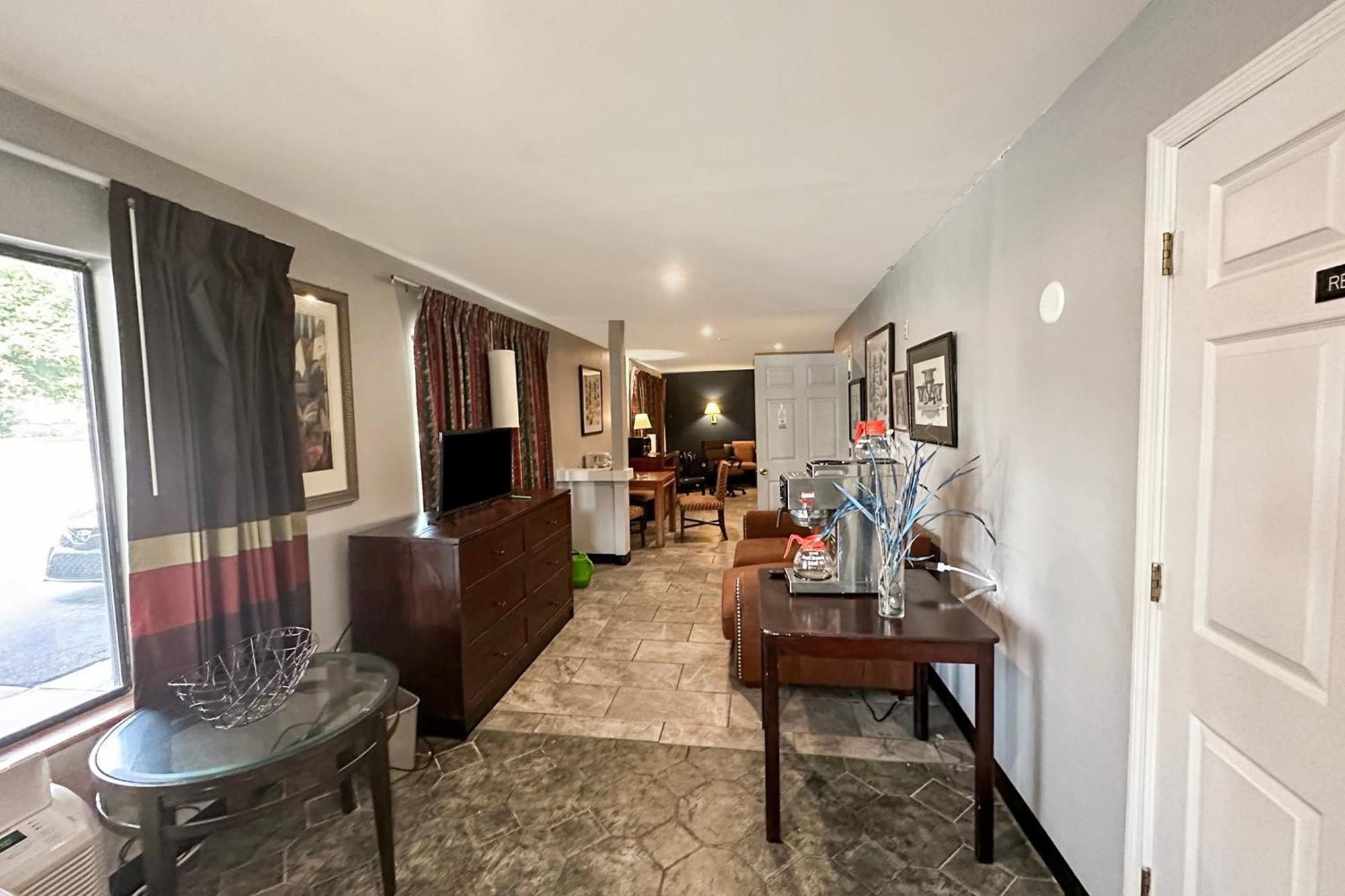 Executive Inn Ridgeway I-77 Экстерьер фото